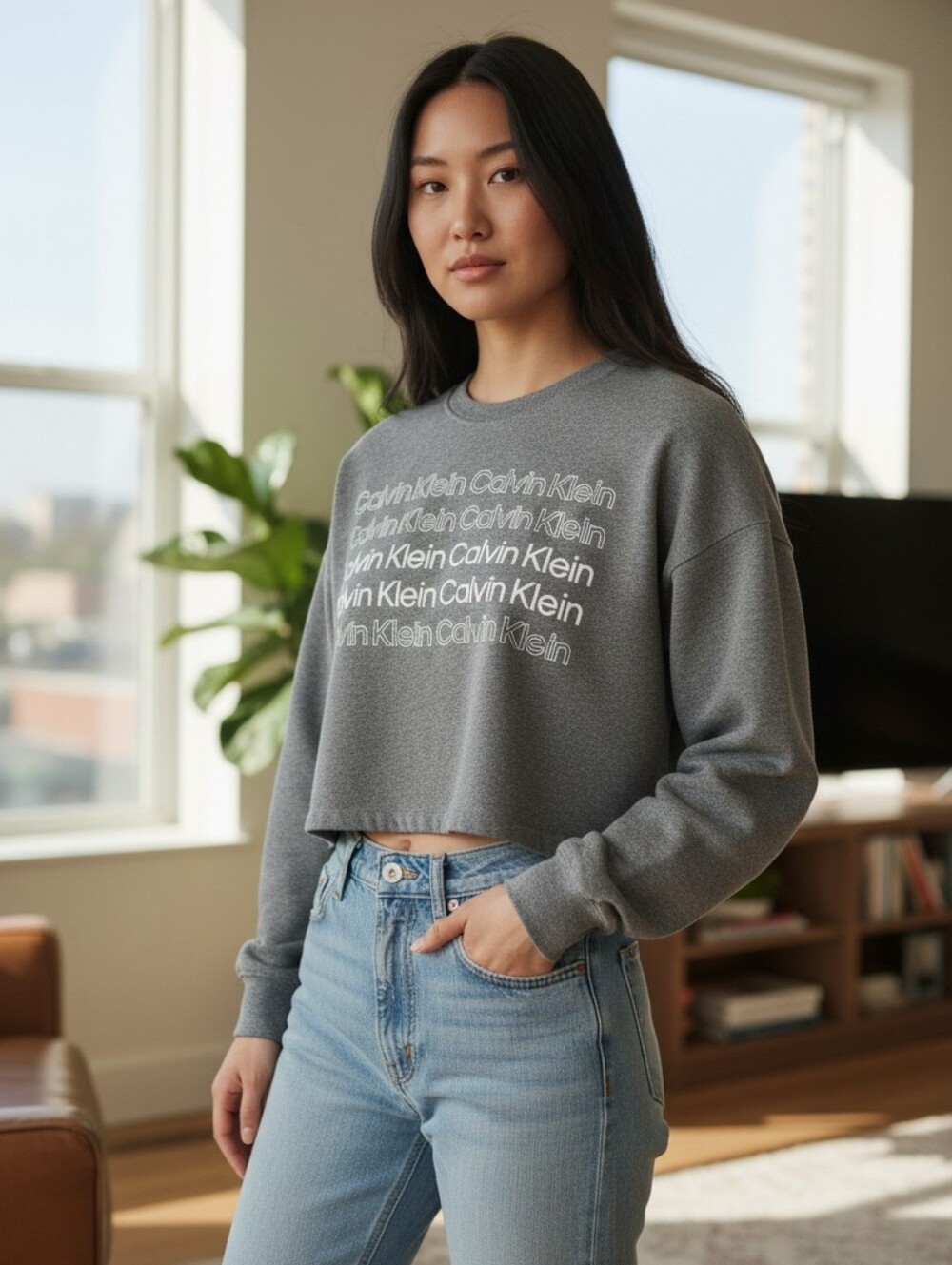 😻 3/$30 Calvin Klein Cropped Crewneck Sweatshirt size Medium